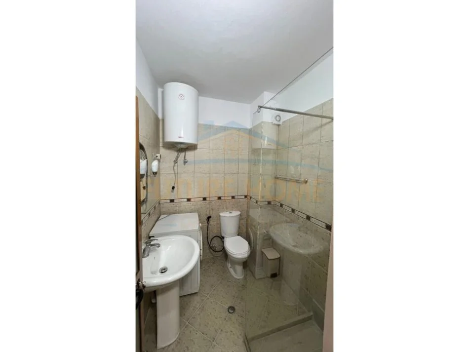 Tirane, jap me qera 1+1 Kati 4, 55 m² 500 € (siri kodra)