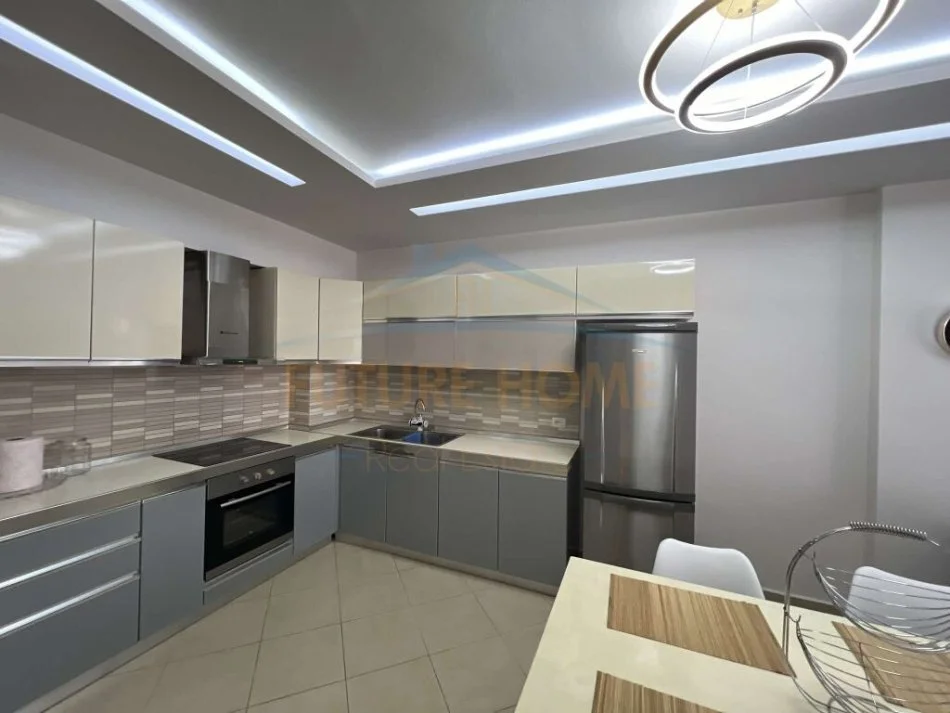 Tirane, jepet me qera apartament 1+1 Kati 5, 65 m² 420 € (UNAZA E RE)