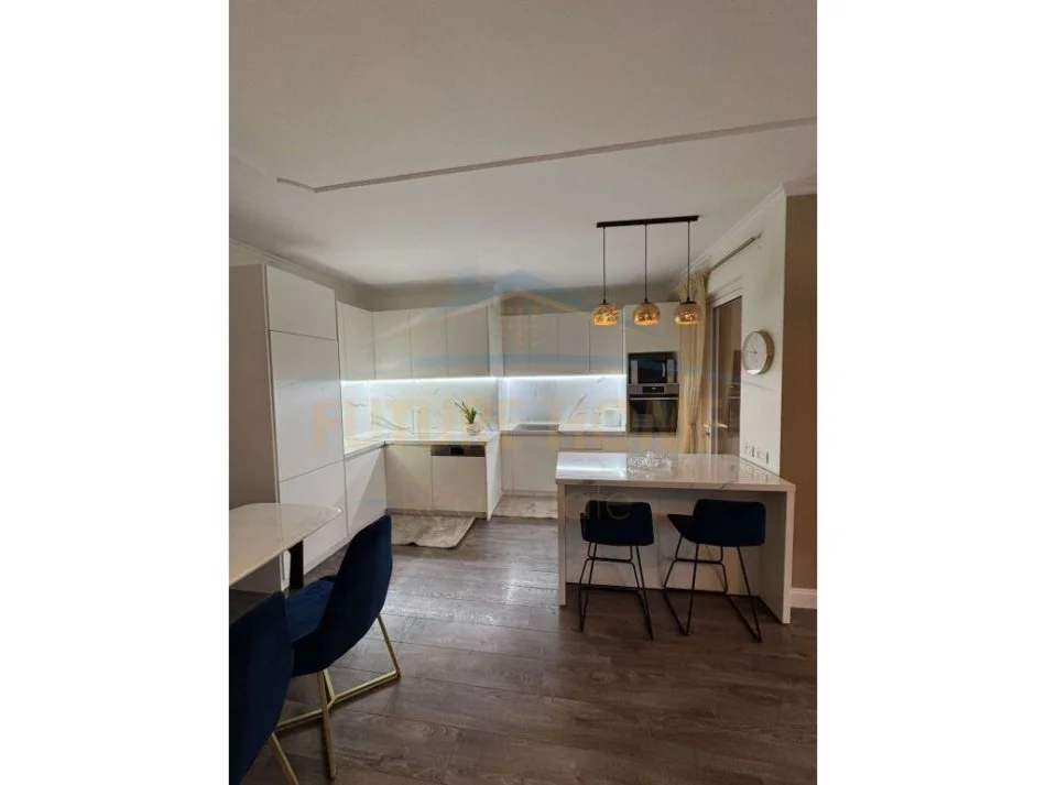 Tirane, jepet me qera apartament 2+1 Kati 3, 116 m² 1.200 € (RRUGA E KAVAJES)