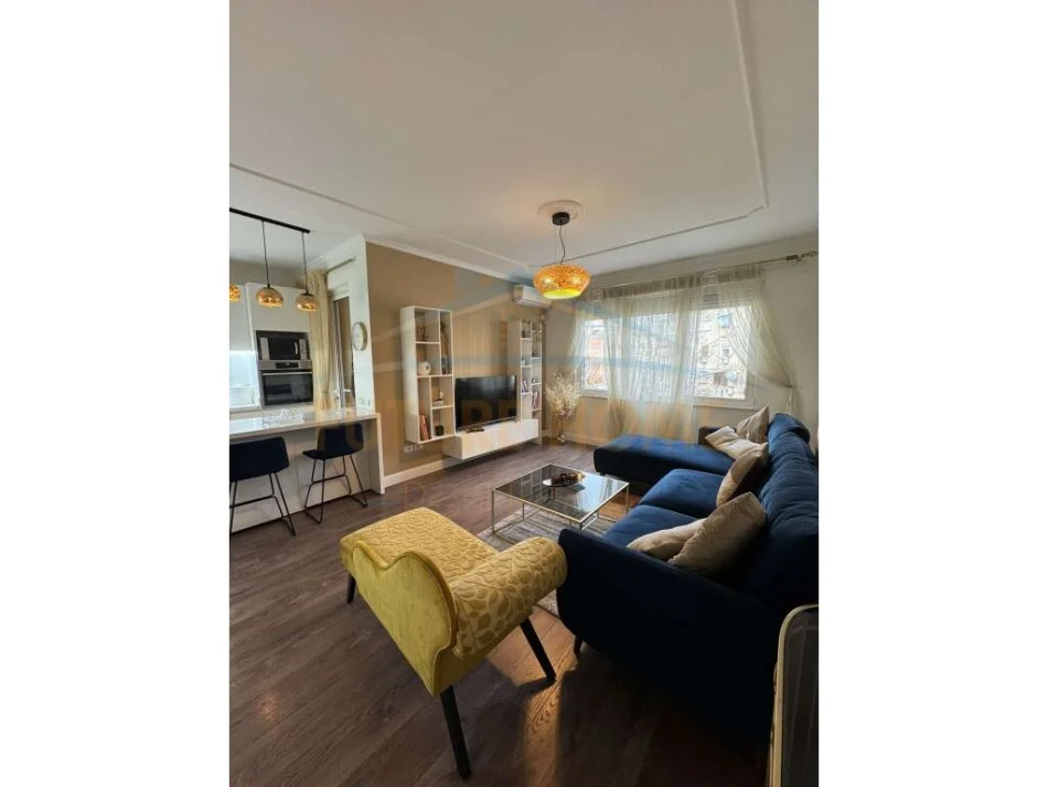 Tirane, jepet me qera apartament 2+1 Kati 3, 116 m² 1.200 € (RRUGA E KAVAJES)