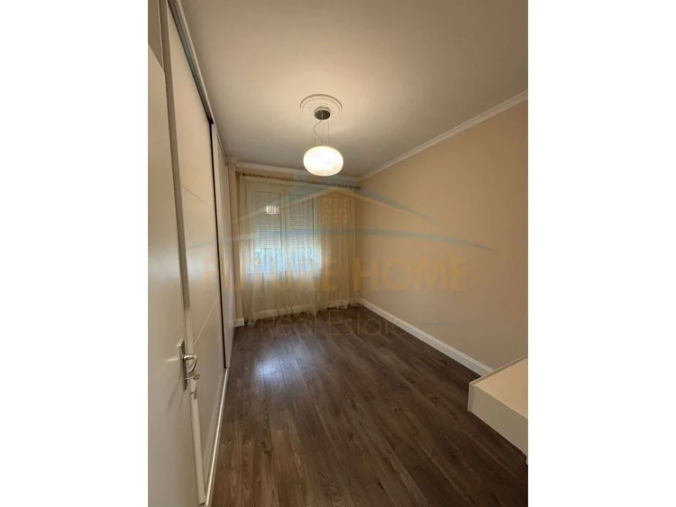 Tirane, jepet me qera apartament 2+1 Kati 3, 116 m² 1.200 € (RRUGA E KAVAJES)