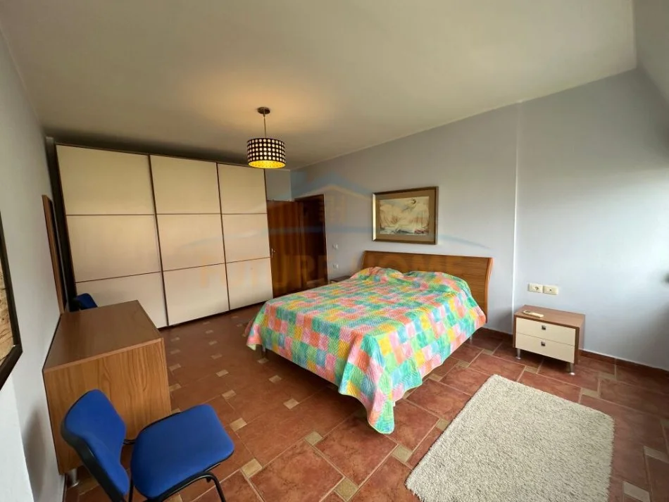 Tirane, jepet me qera apartament 2+1+Ballkon Kati 6, 125 m² 750 € (Liqeni Artificjal)