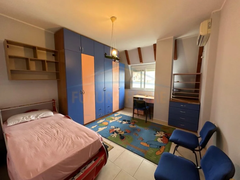 Tirane, jepet me qera apartament 2+1+Ballkon Kati 6, 125 m² 750 € (Liqeni Artificjal)