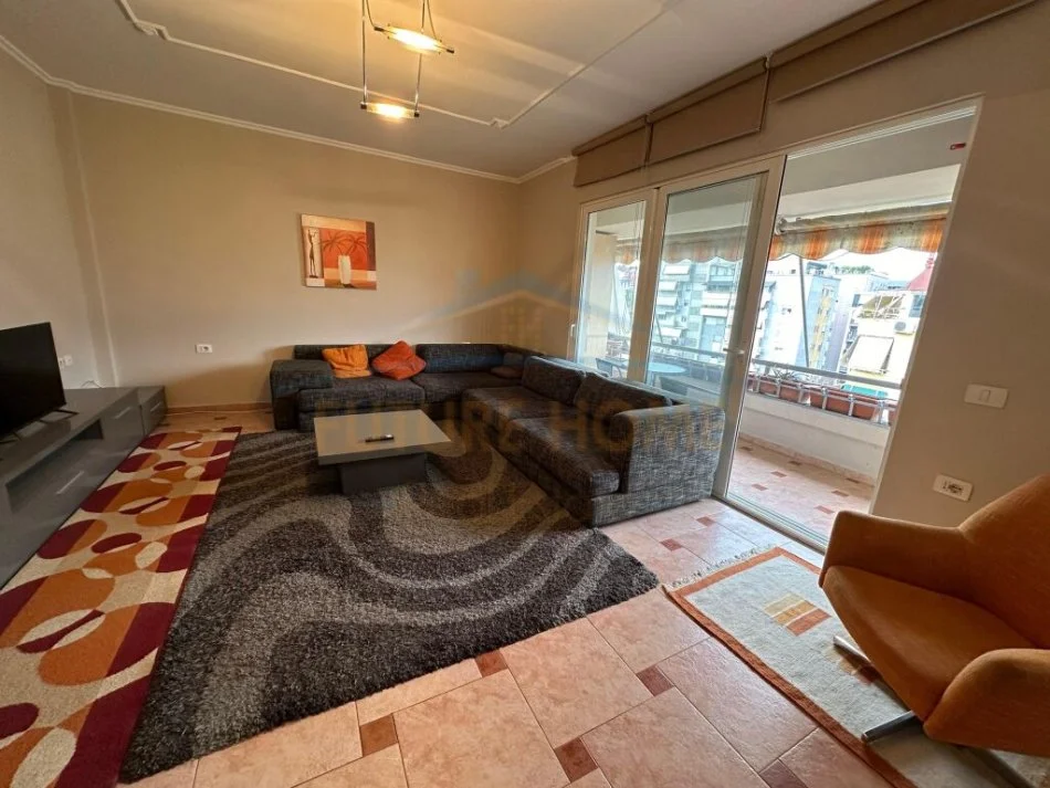 Tirane, jepet me qera apartament 2+1+Ballkon Kati 6, 125 m² 750 € (Liqeni Artificjal)