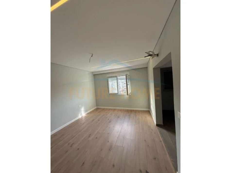 Durres, shitet apartament 2+1 Kati 5, 83 m² 90.000 € (LAGJA 16 DURRES)