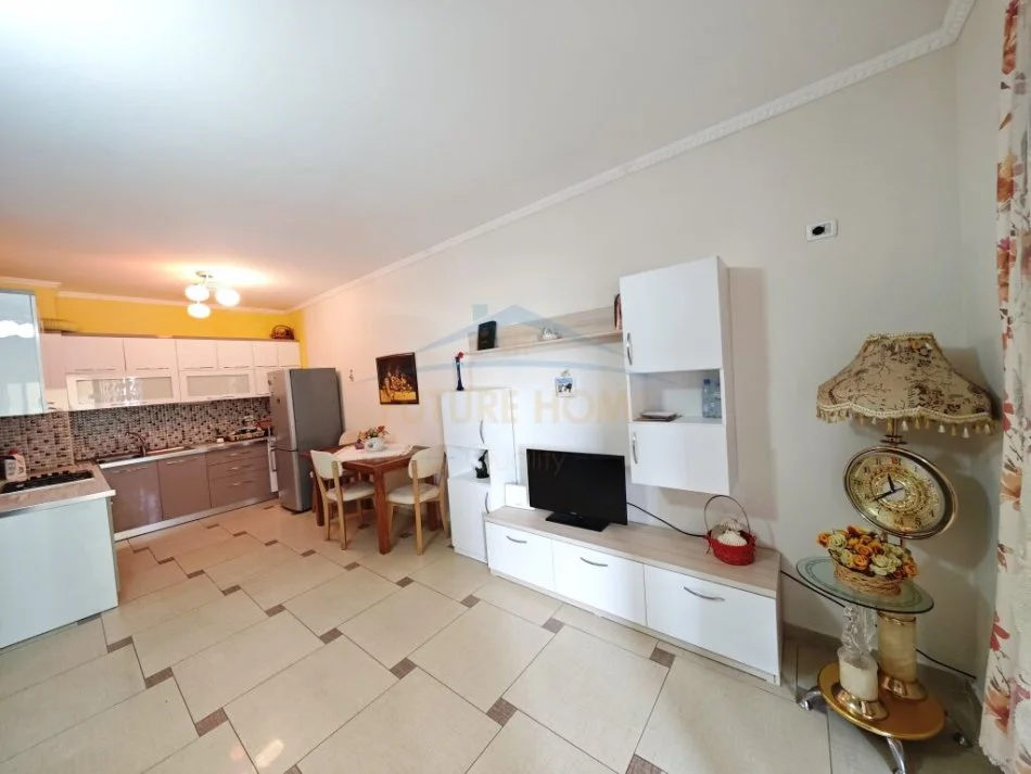 Durres, jepet me qera apartament 1+1 Kati 4, 70 m² 350 € 