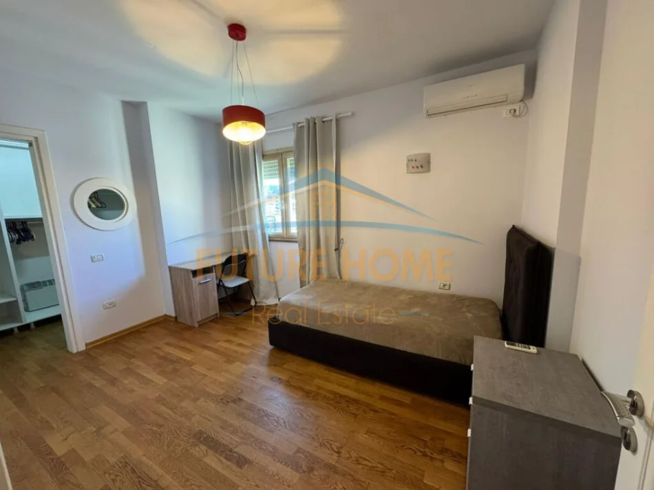 Tirane, jepet me qera apartament duplex 3+1+Aneks+Ballkon Kati 6, 231 m² 1.500 € (petronini)