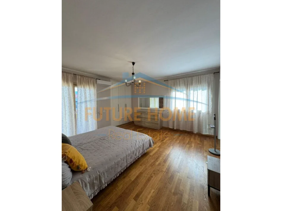 Tirane, jepet me qera apartament duplex 3+1+Aneks+Ballkon Kati 6, 231 m² 1.500 € (petronini)
