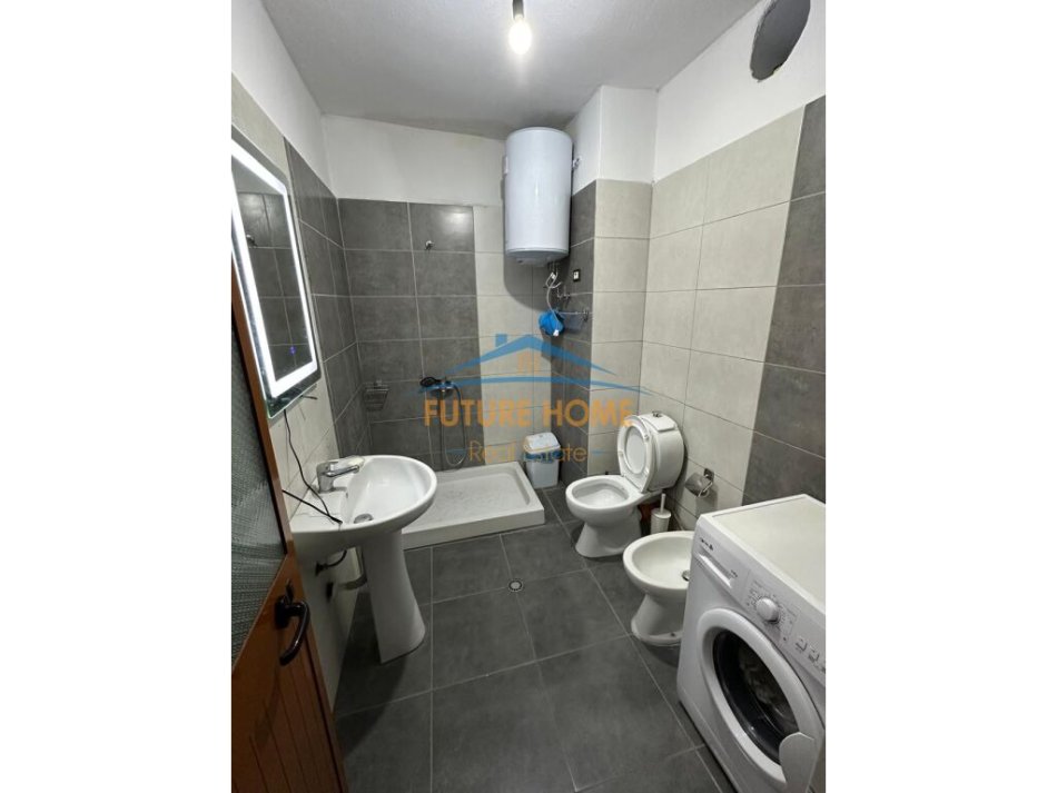 Tirane, jepet me qera apartament 2+1 Kati 5, 87 m² 550 € (rruga Muzaket)