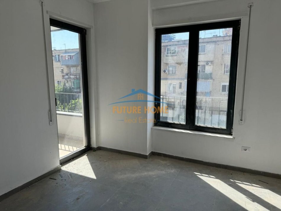Tirane, jepet me qera apartament 1+1 Kati 2, 50 m² 450 € (Bulevardi i Ri)