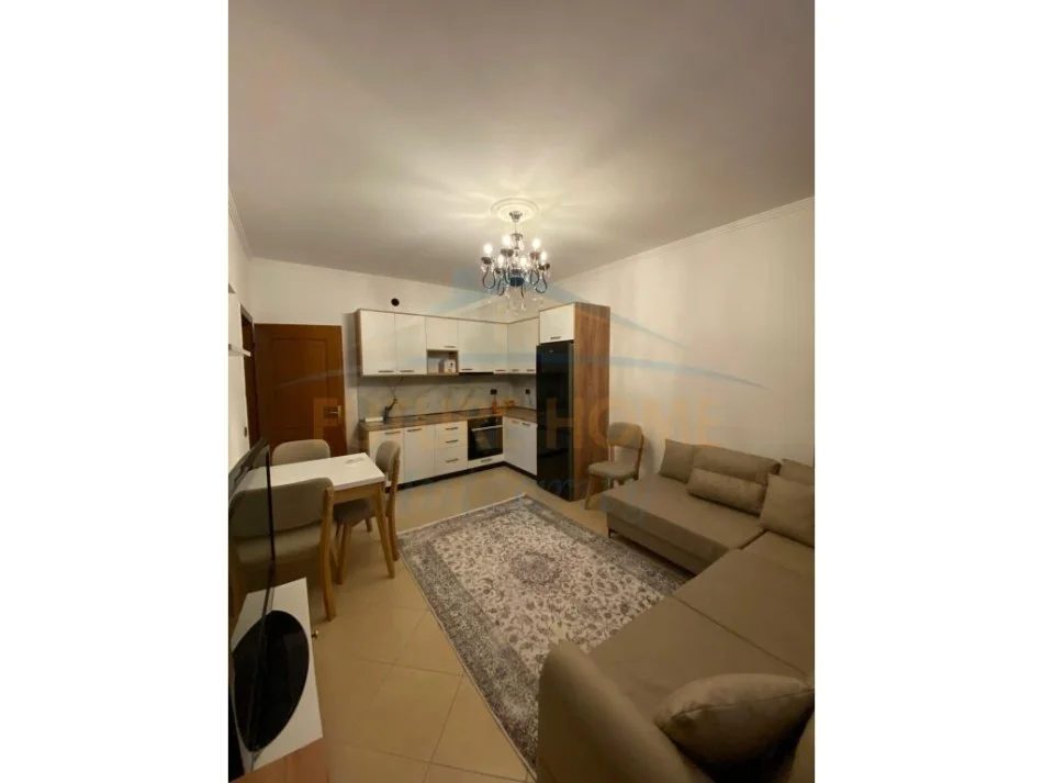 Tirane, jepet me qera apartament 1+1 Kati 4, 64 m² 400 € (FRESK)