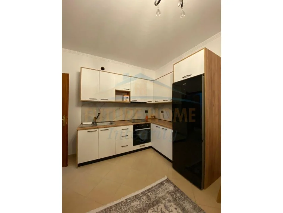 Tirane, jepet me qera apartament 1+1 Kati 4, 64 m² 400 € (FRESK)