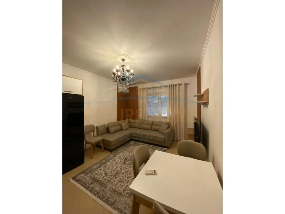 Tirane, jepet me qera apartament 1+1 Kati 4, 64 m² 400 € (FRESK)