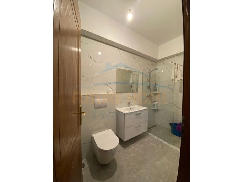 Tirane, jepet me qera apartament 1+1 Kati 4, 64 m² 400 € (FRESK)