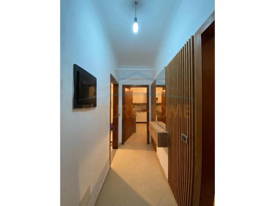 Tirane, jepet me qera apartament 1+1 Kati 4, 64 m² 400 € (FRESK)