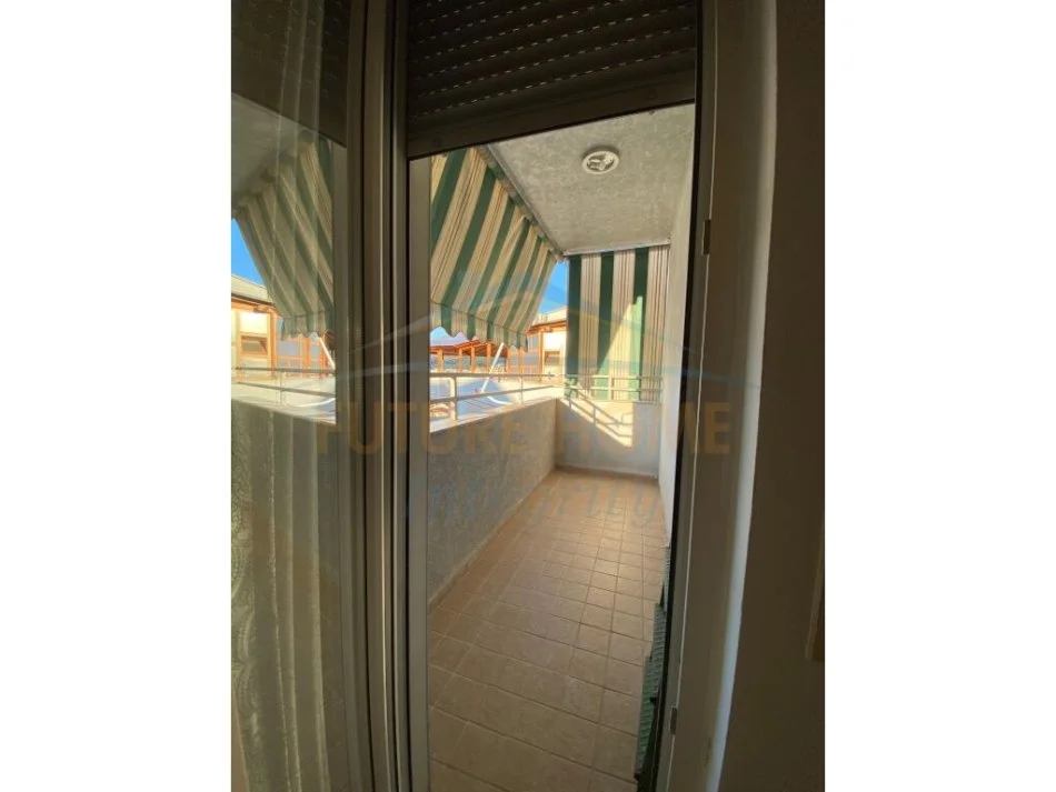 Tirane, jepet me qera apartament 1+1 Kati 4, 64 m² 400 € (FRESK)