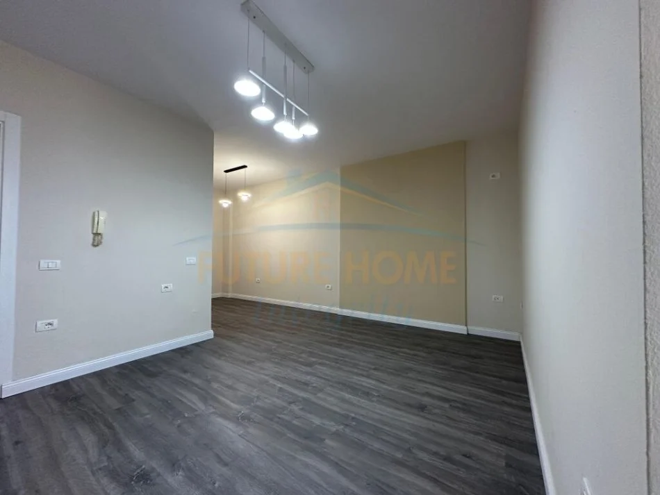 Tirane, shitet apartament 1+1+Ballkon Kati 4, 50 m² 119.000 € (Shkolla e Kuqe)