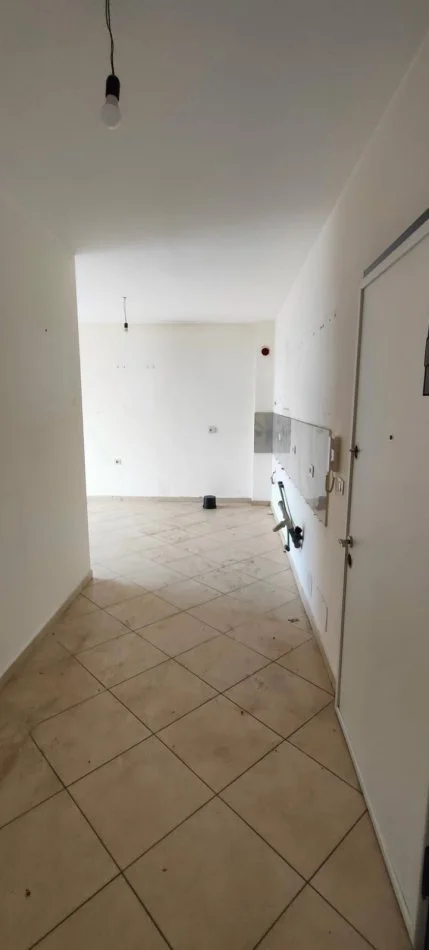 Tirane, jepet me qera apartament 2+1+Ballkon Kati 1, 90 m² 450 € (Don Bosco)