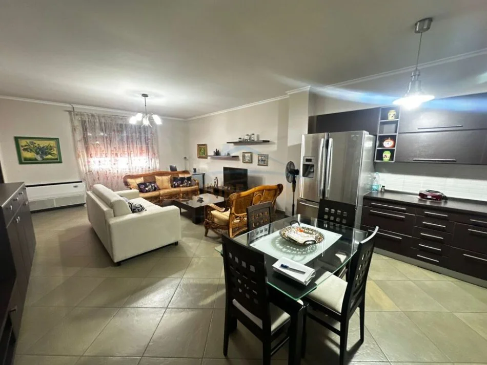 Tirane, jepet me qera apartament 2+1 Kati 7, 97 m² 750 € (Don Bosko)