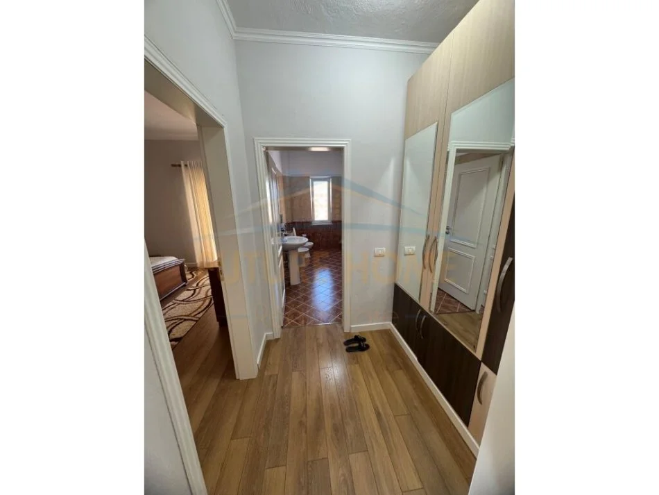 Tirane, shitet apartament 2+1+Ballkon Kati 5, 110 m² 160.000 € (Rruga e Elbasanit)