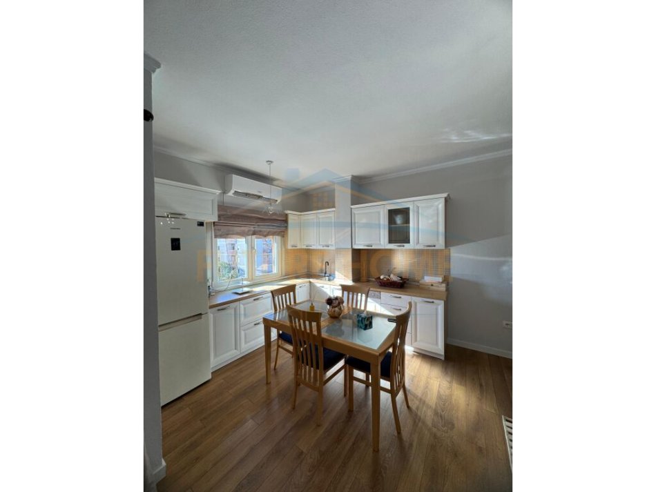 Tirane, shitet apartament 2+1+Ballkon Kati 5, 110 m² 160.000 € (Rruga e Elbasanit)