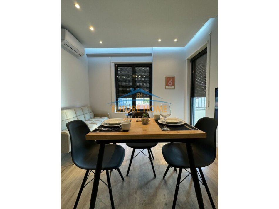 Tirane, jepet me qera apartament 1+1 Kati 6, 60 m² 650 € (rruga Karl Gega)