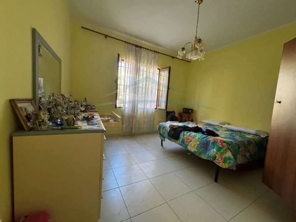 Durres, shitet shtepi 3+1 Kati 2, 143 m² (SPITALL)