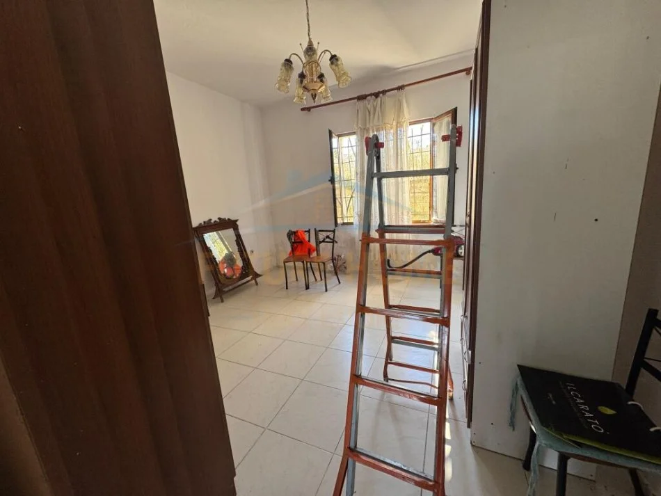 Durres, shitet shtepi 3+1 Kati 2, 143 m² (SPITALL)