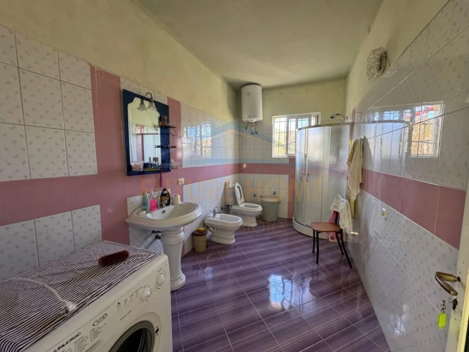 Durres, shitet shtepi 3+1 Kati 2, 143 m² (SPITALL)