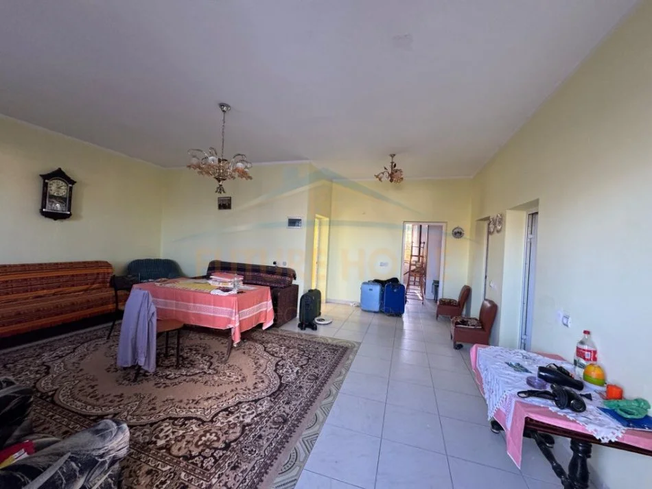 Durres, shitet shtepi 3+1 Kati 2, 143 m² (SPITALL)