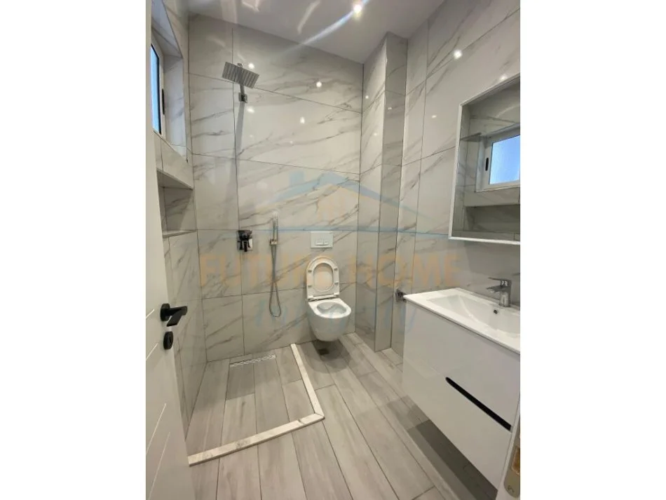 Tirane, jepet me qera apartament 2+1 Kati 1, 115 m² 700 € (ALI DEM)