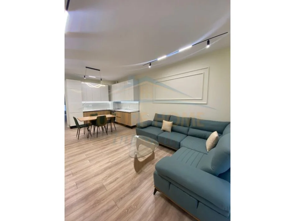 Tirane, jepet me qera apartament 2+1 Kati 1, 115 m² 700 € (ALI DEM)