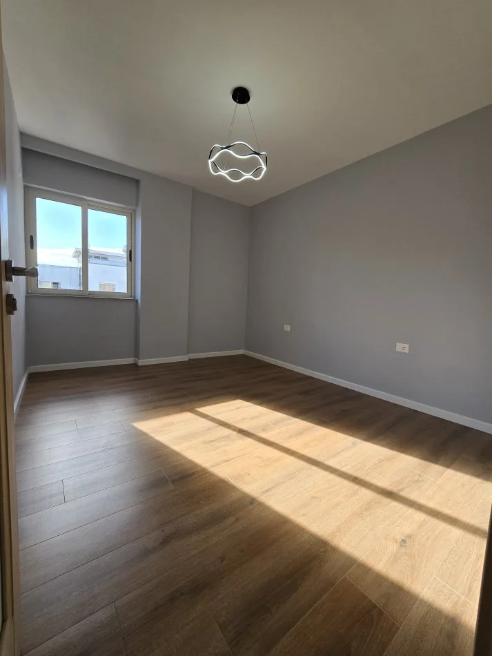 Tirane, shitet apartament 2+1+Ballkon Kati 8, 99 m² 108.000 € (Kthesa Kamzes)