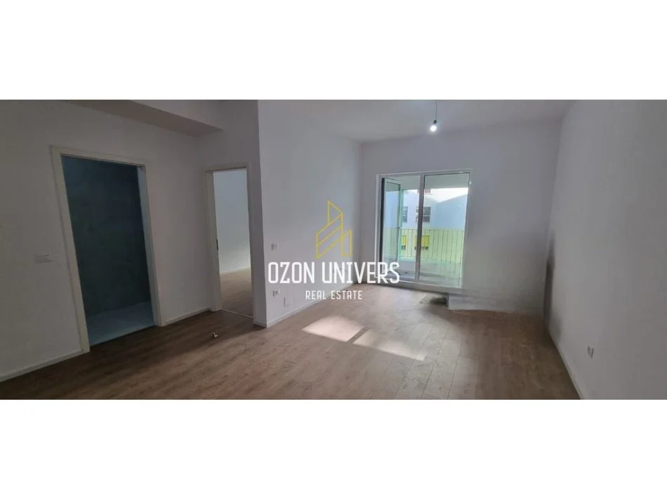 Tirane, jepet me qera apartament 1+1 Kati 2, 65 m² 350 € (ALI DEMI)