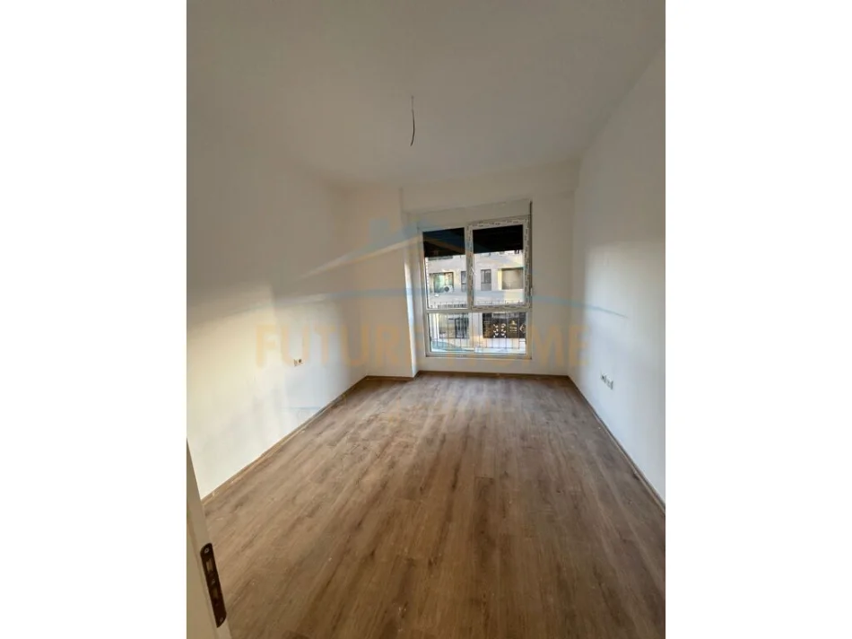 Shqiperi, jepet me qera apartament 3+1+Ballkon Kati 1, 142 m² 1.000 € (FUSHA E AVIACIONIT)