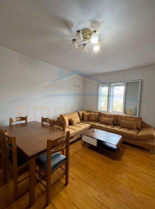 ALF48826 Tirane, jepet me qera Vile 2+1 Kati 3, 85 m² 450 € (Sauk i Ri)