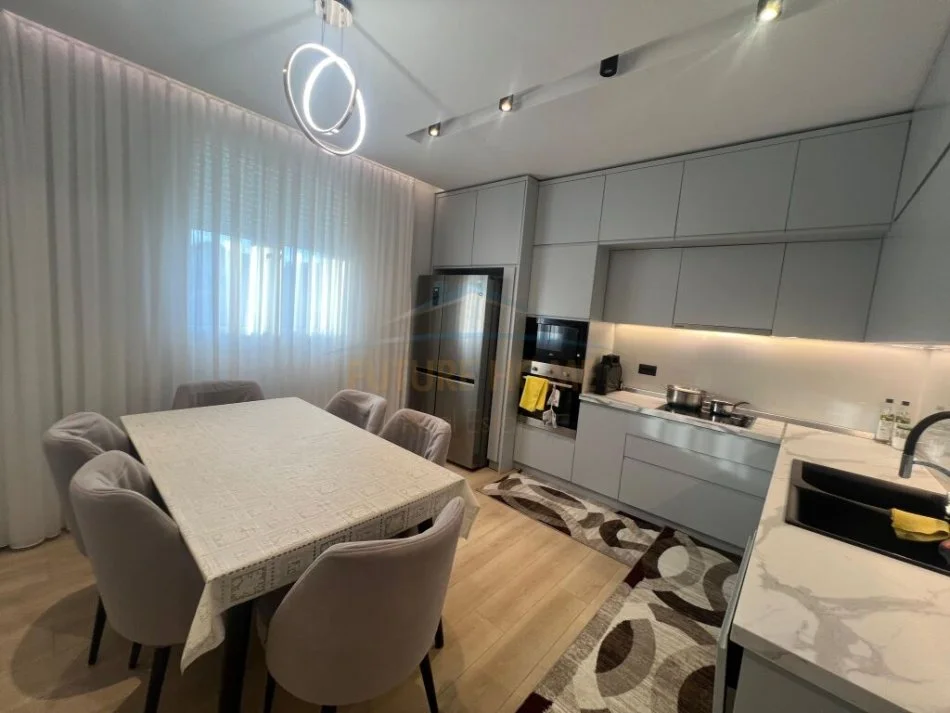 Tirane, jepet me qera Vile 4 Katshe , 480 m² 6.500 € (Sauk i vjeter)