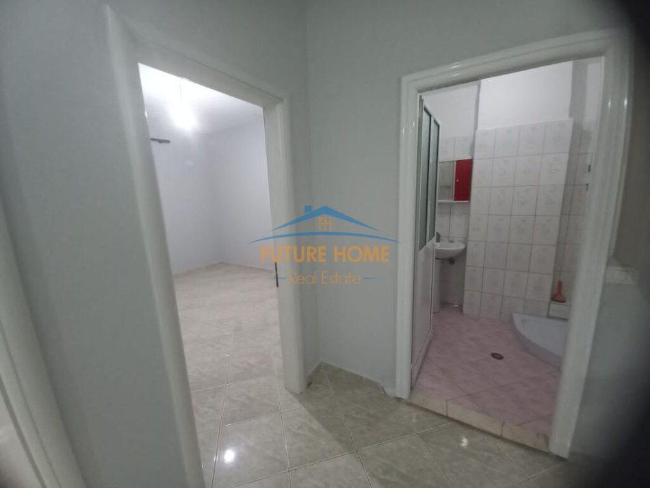 Tirane, jepet me qera apartament 1+1 Kati 3, 100 m² 300 € (ish Dogana)