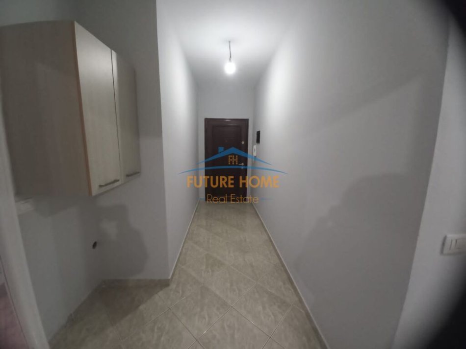 Tirane, jepet me qera apartament 1+1 Kati 3, 100 m² 300 € (ish Dogana)