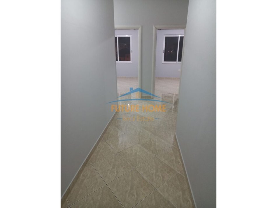 Tirane, jepet me qera apartament 1+1 Kati 3, 100 m² 300 € (ish Dogana)