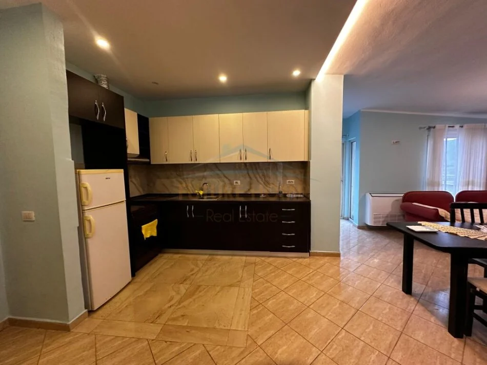 Tirane, jap me qera apartament 2+1 Kati 5, 140 m² 500 € (SELITE)