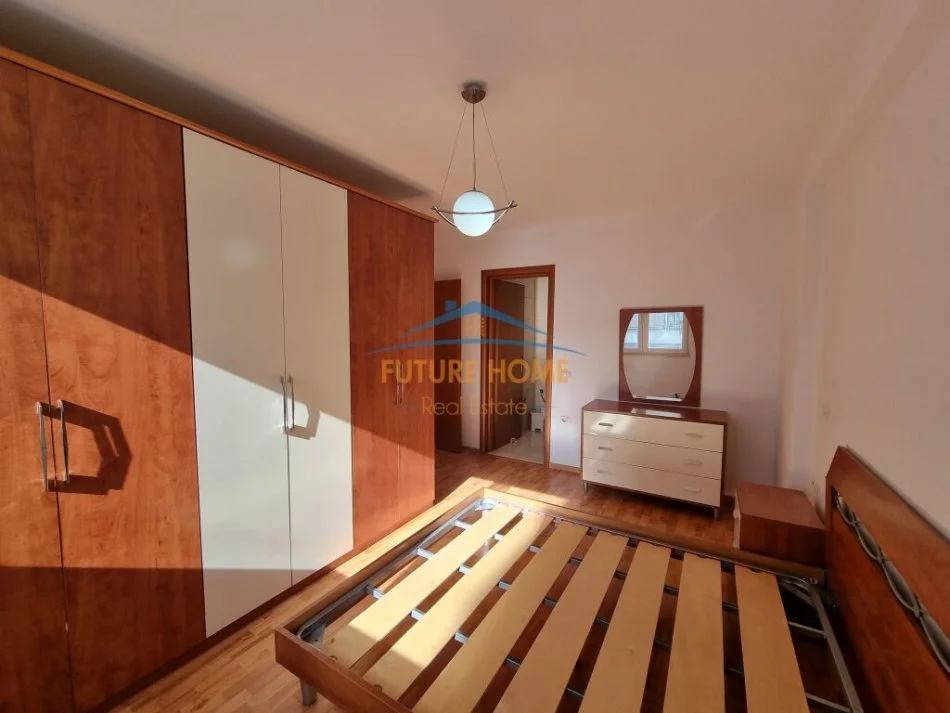 Tirane, jepet me qera ambjent biznesi Kati 3, 127 m² 1.100 € (Ish Ekspozita)