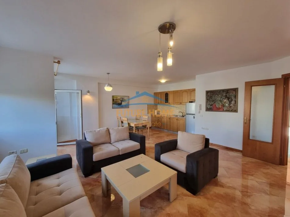 Tirane, jepet me qera ambjent biznesi Kati 3, 127 m² 1.100 € (Ish Ekspozita)