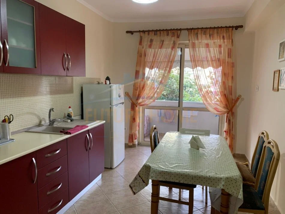 Durres, jepet me qera apartament 2+1 Kati 1, 114 m² 550 € (Prane Bashkisë ,Durrës)