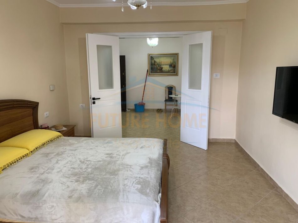 Durres, jepet me qera apartament 2+1 Kati 1, 114 m² 550 € (Prane Bashkisë ,Durrës)