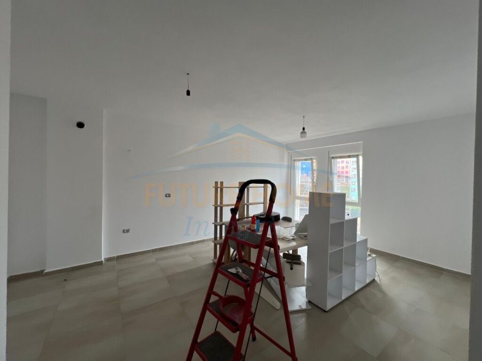 Tirane, shitet apartament 1+1 Kati 3, 68 m² 95.200 € (Ali Dem.)