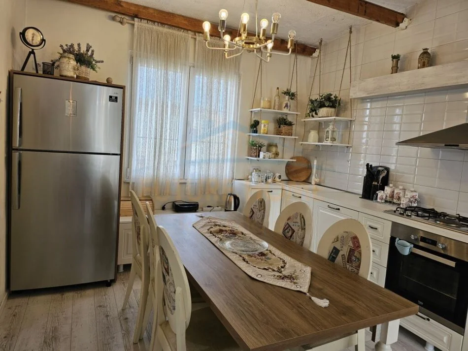 Tirane, shitet apartament 2+1 Kati 4, 99 m² 173.000 € (Rruga Siri kodra)