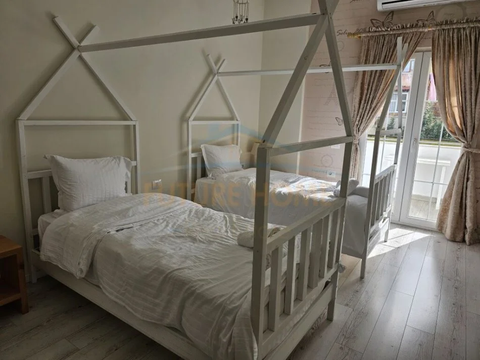 Tirane, shitet apartament 2+1+Ballkon Kati 4, 99 m² 173.000 € (Rruga Siri Kodra)