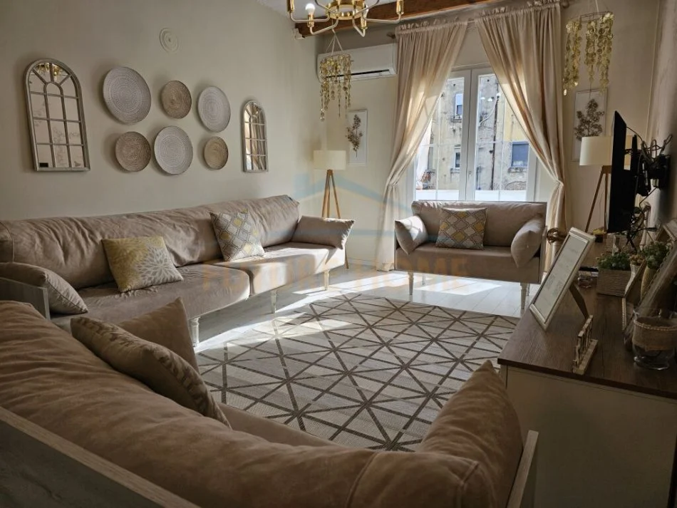 Tirane, shitet apartament 2+1+Ballkon Kati 4, 99 m² 173.000 € (Rruga Siri Kodra)