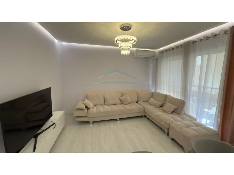 Tirane, jepet me qera apartament 2+1 Kati 2, 120 m² 800 € (Liqeni i Thate)